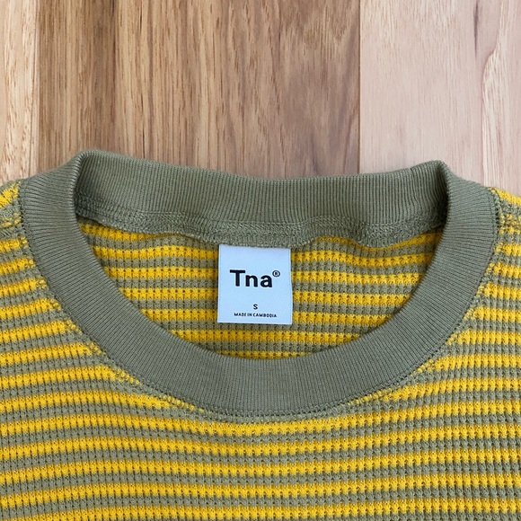 Aritzia TNA long sleeve - Picture 2 of 2